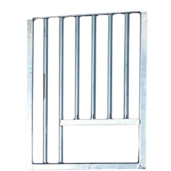 Fenêtre fixe barreaudée avec passage de nourriture