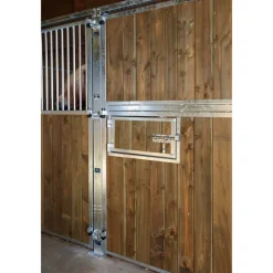 Trappe pivotante d'alimentation tirant droit